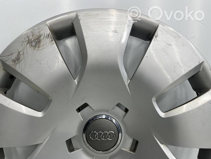 Audi A4 S4 B8 8K Mozzo/copricerchi/borchia della ruota R16 8k0601147