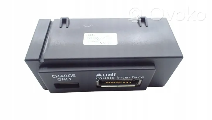 Audi RS3 Connecteur/prise USB 8V0035736B