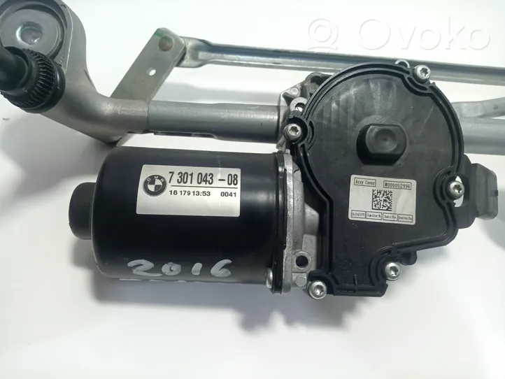 BMW 2 F46 Mechanizm i silniczek wycieraczek szyby przedniej / czołowej 7301043-08