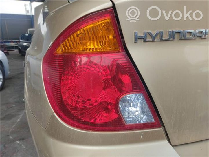 Hyundai Accent Feux arrière / postérieurs 92401-25710