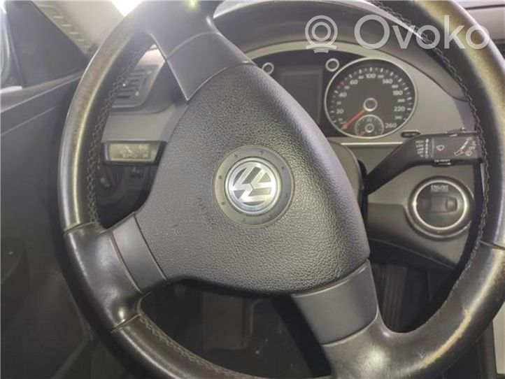 Volkswagen PASSAT B6 Steering wheel airbag cover 