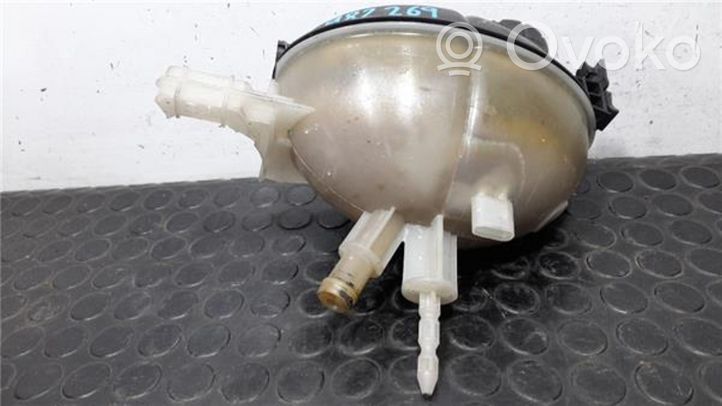 Mercedes-Benz E A207 Vase d'expansion / réservoir de liquide de refroidissement A2045000749