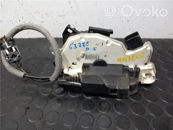 Volkswagen Tiguan Moteur de verrouillage porte avant 5N1837015C