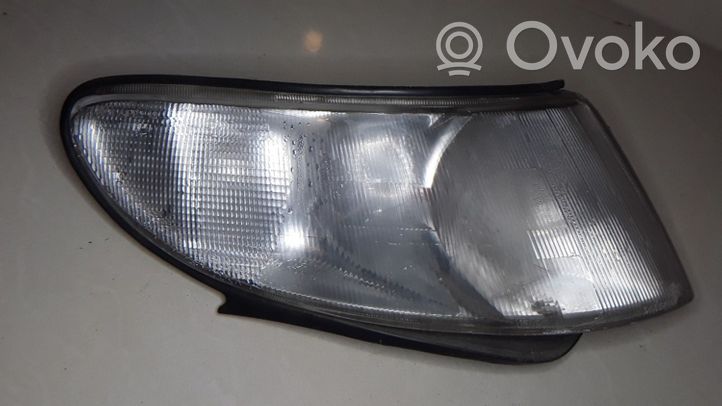 Saab 9-3 Ver1 Kierunkowskaz przedni 88205903