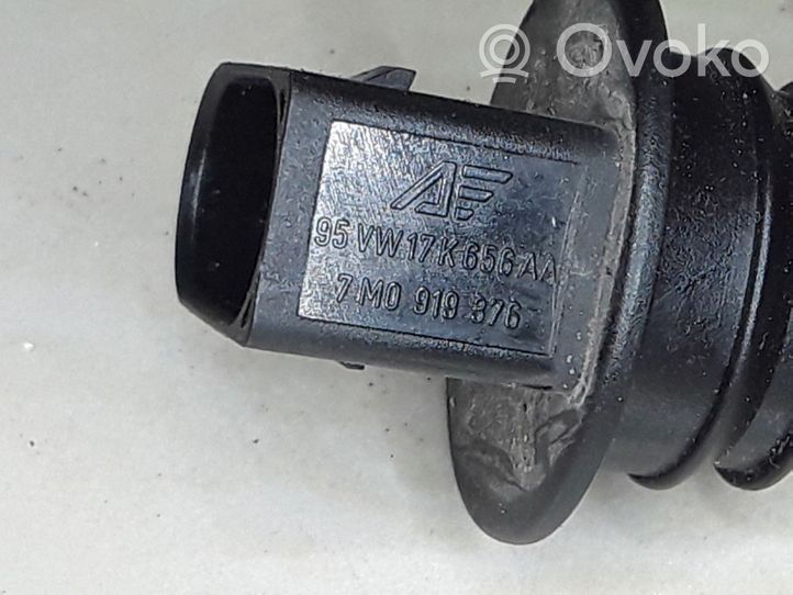 Volkswagen PASSAT B5 Windshield washer fluid level sensor 7M0919376