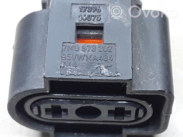 Volkswagen PASSAT B5 Windshield washer fluid level sensor 7M0919376