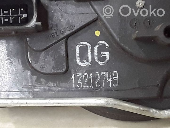 Opel Zafira B Front door lock 13210749