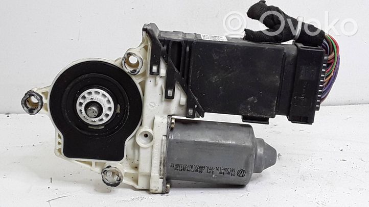 Volkswagen Bora Moteur de lève-vitre de porte avant 1J1959802D