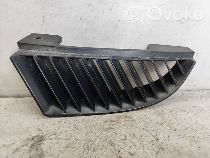 Mitsubishi Colt Grille calandre supérieure de pare-chocs avant MN127773