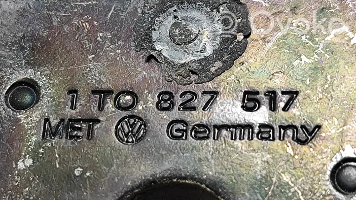 Volkswagen Touran I Rygiel zamka drzwi tylnych samochodów dostawczych 1T0827517