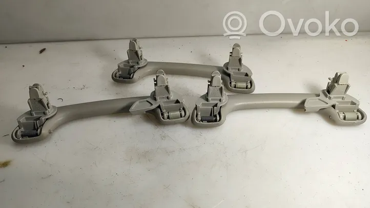 Nissan Qashqai Un set di maniglie per il soffitto 