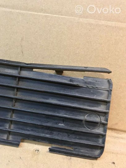 Volkswagen Golf I Front bumper lower grill 171853662