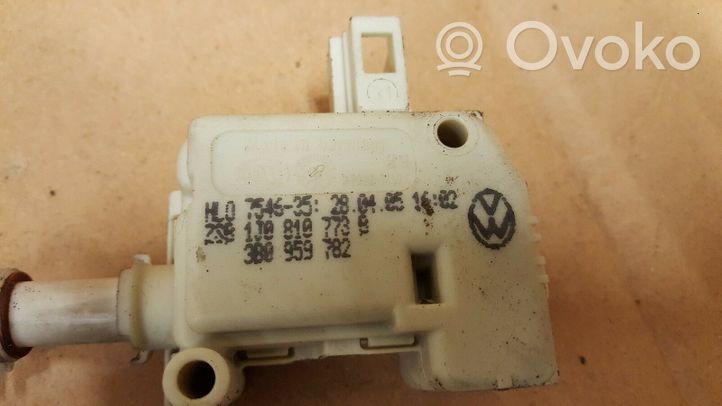 Volkswagen Touareg I Verrouillage du bouchon du réservoir de carburant 1J0810773B