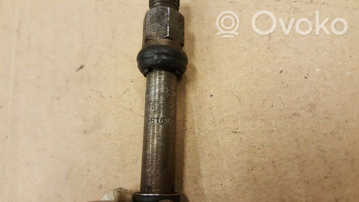 Volkswagen Golf II Fuel injector 035133551C