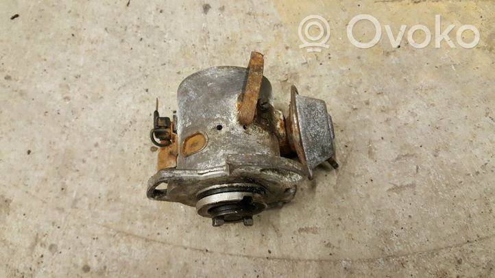 Volkswagen Golf II Spark distributor 036905205G