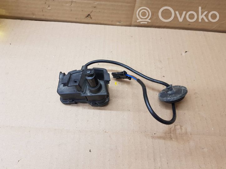 Volkswagen Golf VII Fuel tank cap lock motor 5C6810773K