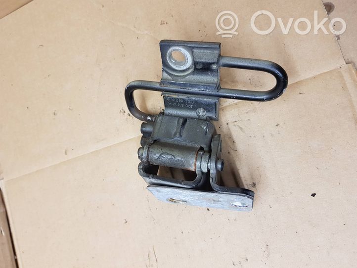 Volkswagen Eos Front door lower hinge 1Q0831411A