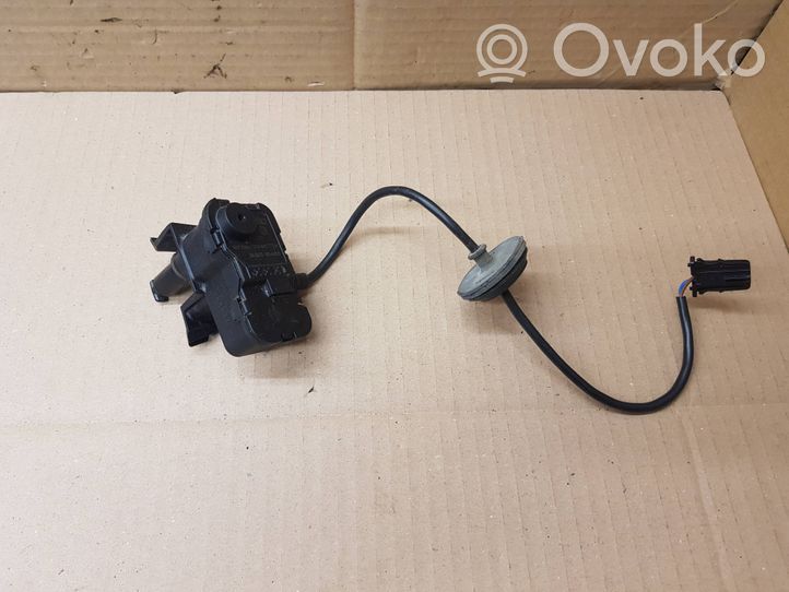 Volkswagen Golf VII Fuel tank cap lock motor 5C6810773H