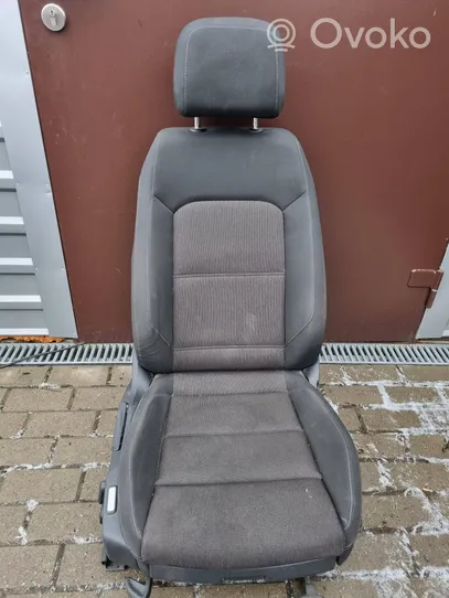 Volkswagen PASSAT B8 Fotel przedni pasażera 3Q0881106R
