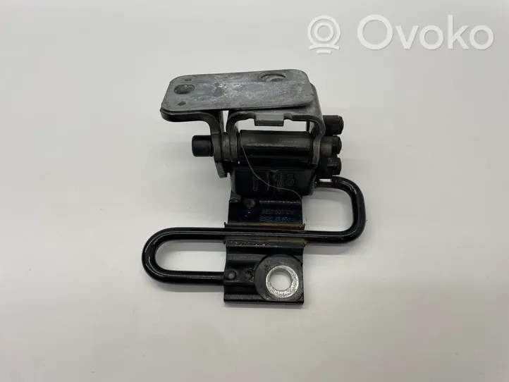 Audi A6 S6 C6 4F Cerniera inferiore della portiera anteriore 8E0831411