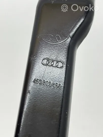 Audi A6 S6 C6 4F Jäähdyttimen kehyksen suojapaneelin kiinnike 4F0809892