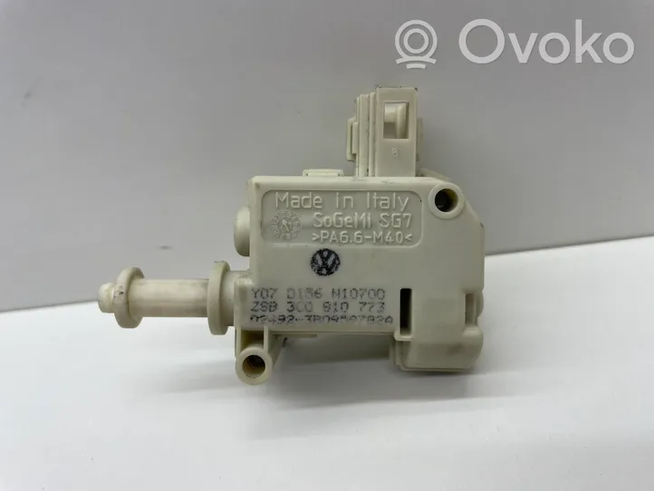 Volkswagen PASSAT B6 Verrouillage du bouchon du réservoir de carburant 3C0910773