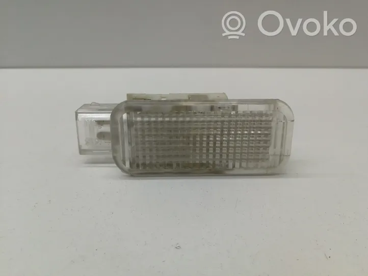 Audi A6 S6 C6 4F Luce interna per portiera anteriore 8D0947415