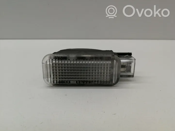 Audi A6 S6 C6 4F Lampka wewnętrzne drzwi tylnych 4B0947415A