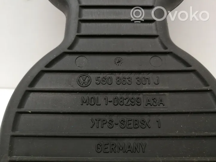 Volkswagen Golf VII Panelės stalčiuko/lentinėlės paklotėlis 5G0863301J