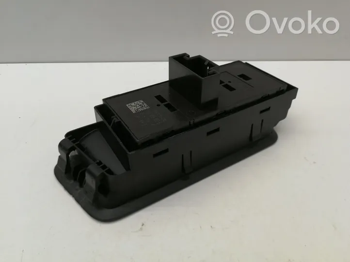 Volkswagen Golf VII Electric window control switch 5G1867255C