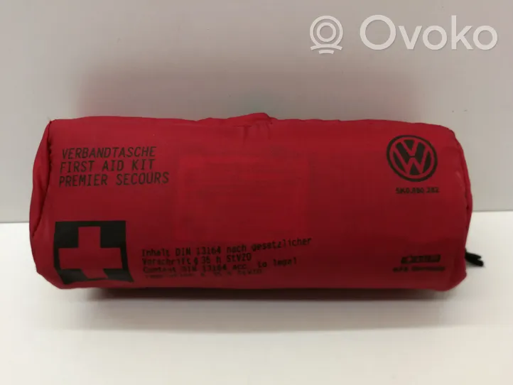 Volkswagen PASSAT B8 Kit di pronto soccorso 5K0860282