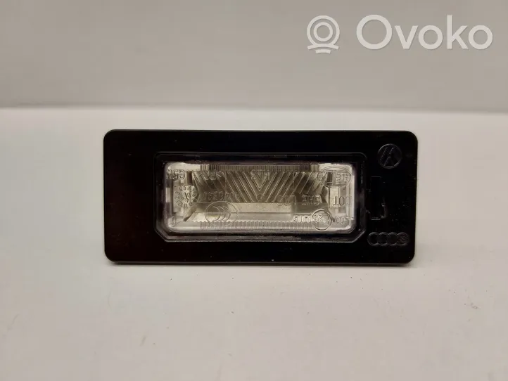 Audi A4 S4 B8 8K Lampa oświetlenia tylnej tablicy rejestracyjnej 8T0943021