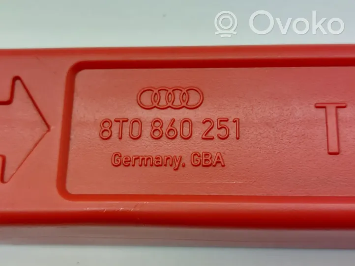 Audi A4 S4 B8 8K Trójkąt ostrzegawczy 8T0860251