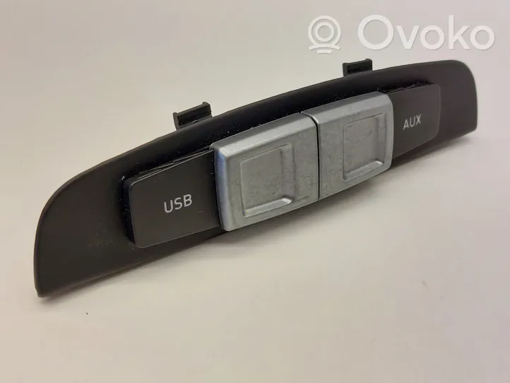 Seat Leon (1P) Connecteur/prise USB 1P0857563
