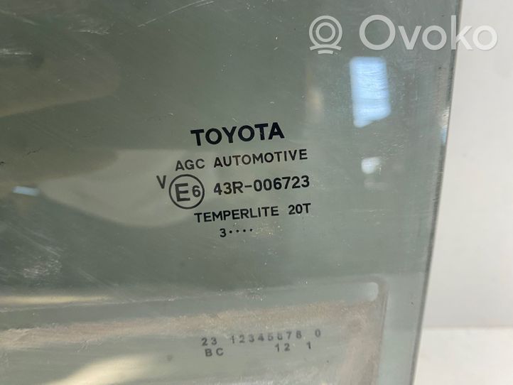 Toyota Yaris Vitre de fenêtre porte arrière E643r006723