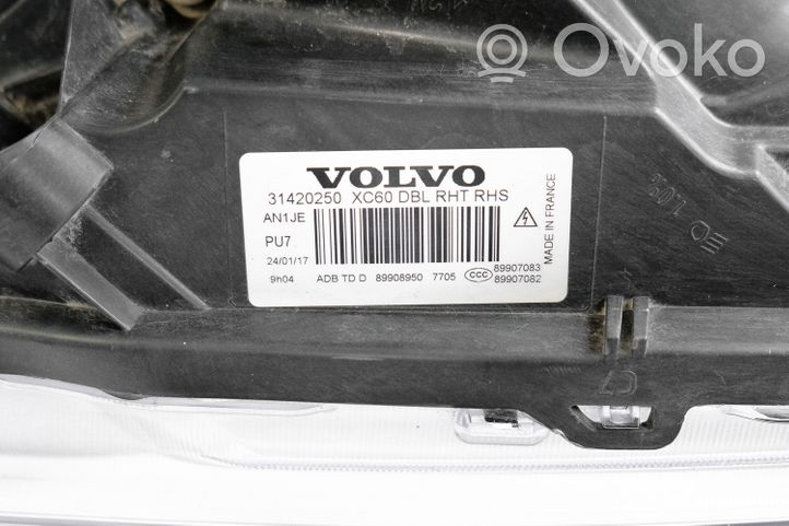 Volvo XC60 Lampa przednia 31420250
