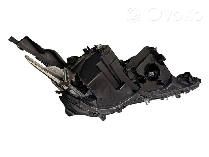 Toyota Camry Lampa przednia 8118533D71