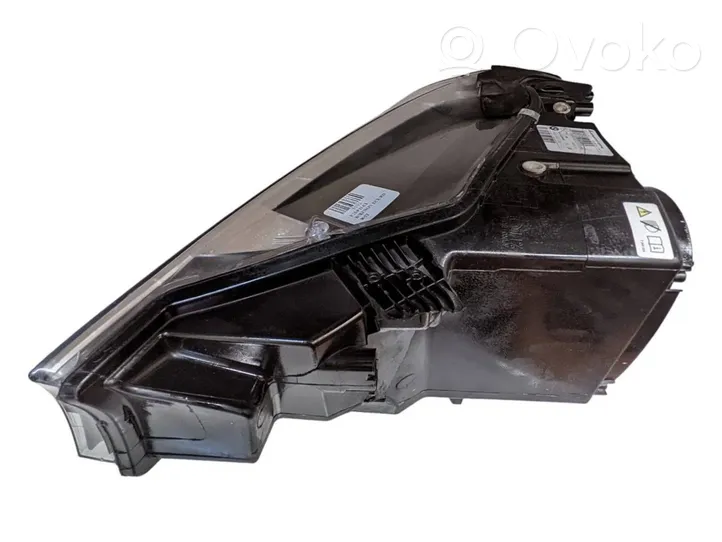 BMW X3 F25 Lampa przednia 7401132