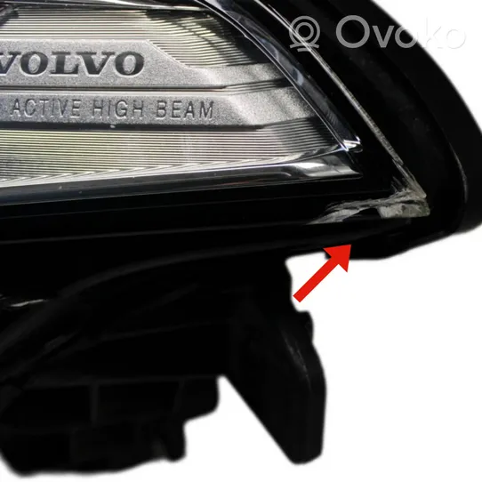 Volvo XC90 Lampa przednia 31655714