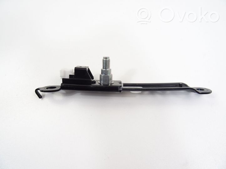 Toyota RAV 4 (XA50) Rail de réglage hauteur de ceinture de sécurité E56300