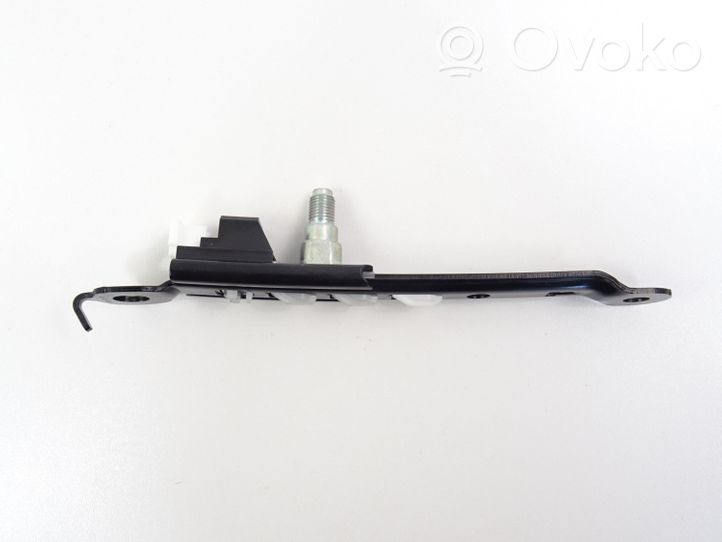 Toyota RAV 4 (XA50) Rail de réglage hauteur de ceinture de sécurité E56300