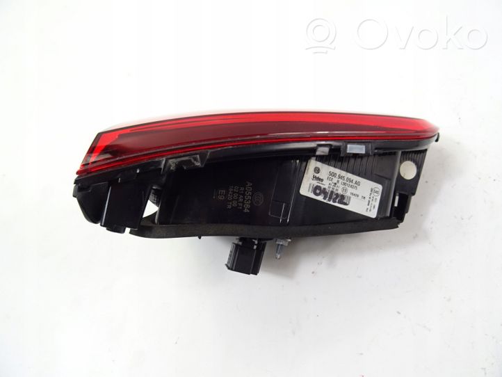 Volkswagen Golf VII Lampy tylnej klapy bagażnika 5G0945094AG