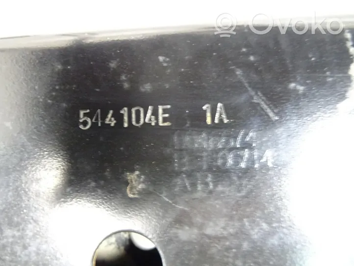 Nissan Qashqai Traverse inférieur support de radiateur 215794EB0A
