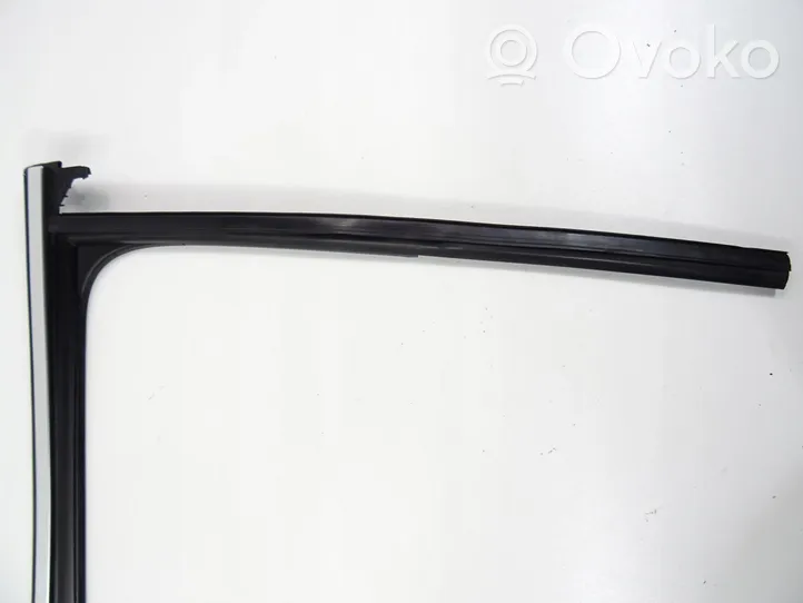 Audi Q3 F3 Gummidichtung Tür vorne 83F839432