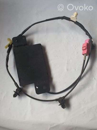 Chrysler 300C Amplificateur d'antenne P68067532AE