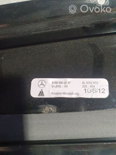 Mercedes-Benz GL X166 Rivestimento modanatura del vetro della portiera anteriore A1666900187