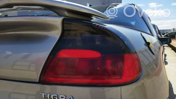 Opel Tigra A Задний фонарь в крышке 