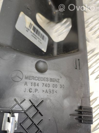 Mercedes-Benz ML W164 Cache serrure de hayon/coffre arrière A1647400030