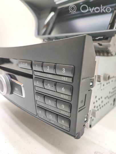 Mercedes-Benz E W212 Radio/CD/DVD/GPS-pääyksikkö A2129006513