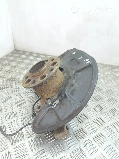 Mercedes-Benz C W204 Cubo de rueda delantera A2043309505